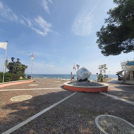 Appartamento In Centro A 30M Dal Mare สโปตัวร์โน ภายนอก รูปภาพ